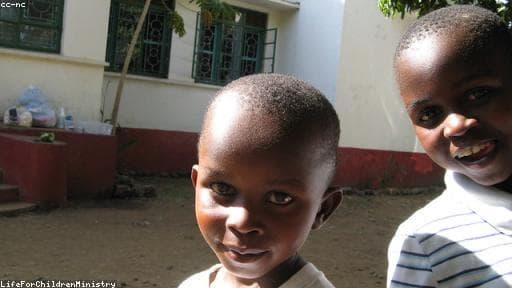 Sedekah Terbaik: Bantu Anak Yatim & Dhuafa di Bulan Suci